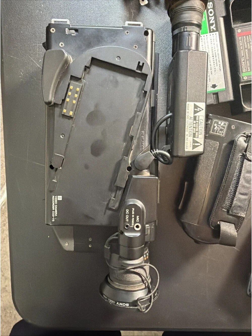 Vintage Sony CCD-V5 Video 8 Camcorder – Complete Original Kit – For Parts/Repair